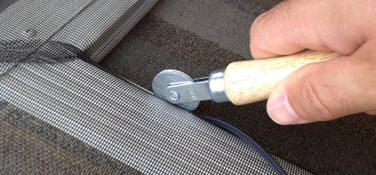 metal screen door repair in La Presa