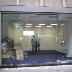 shop front door repair La Presa